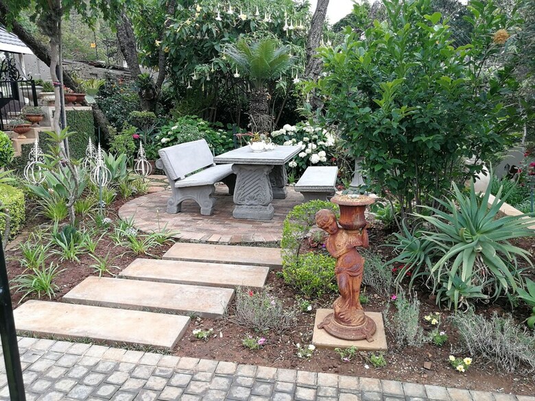 Hostal At 98 On Lynburn Guest House