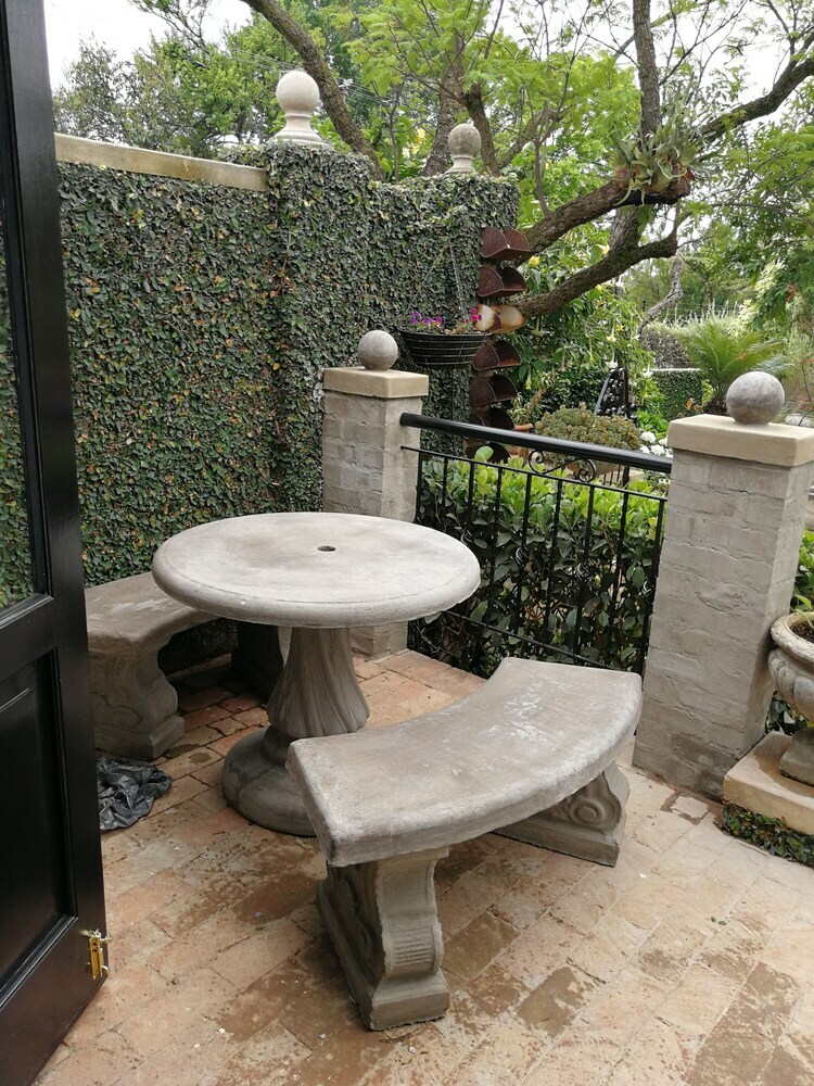 Hostal At 98 On Lynburn Guest House