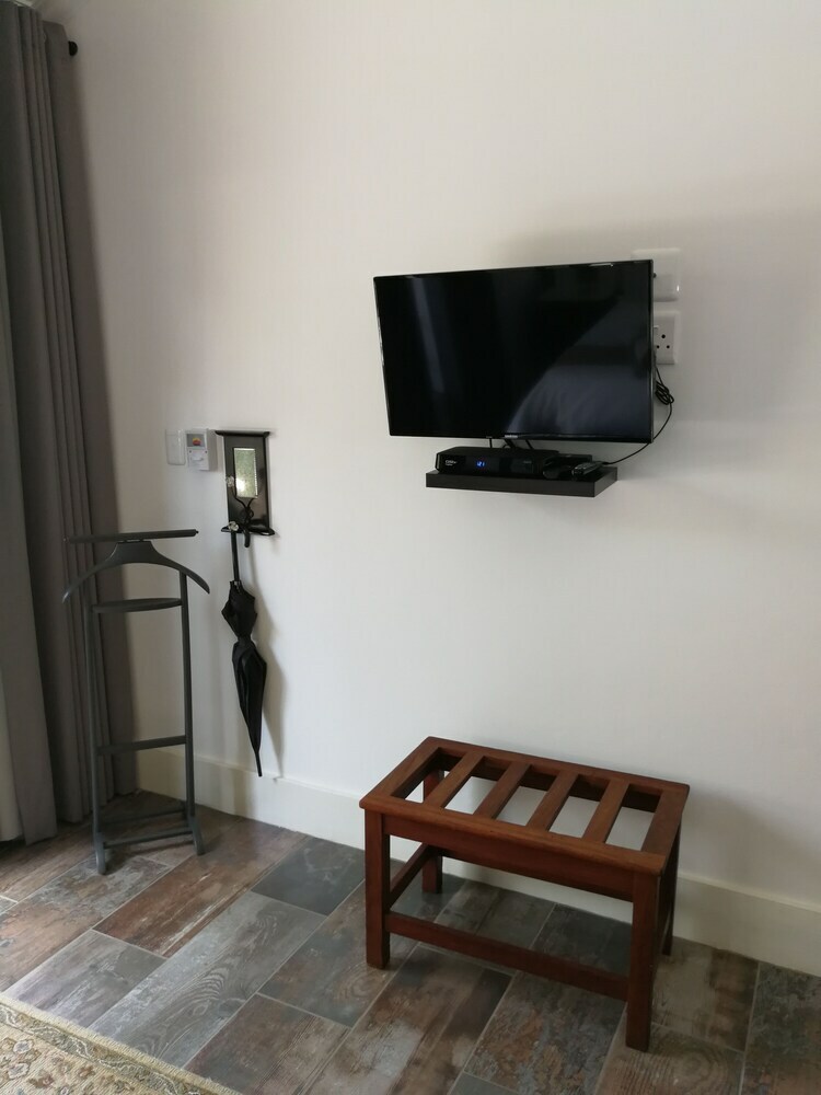 Hostal At 98 On Lynburn Guest House