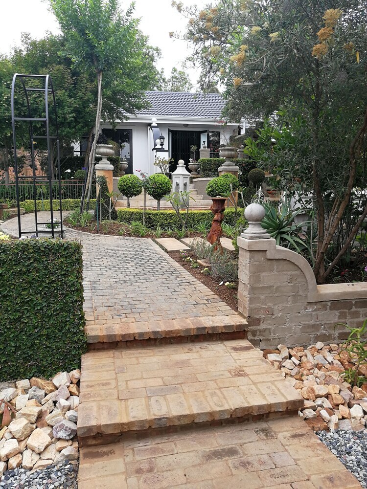 Hostal At 98 On Lynburn Guest House
