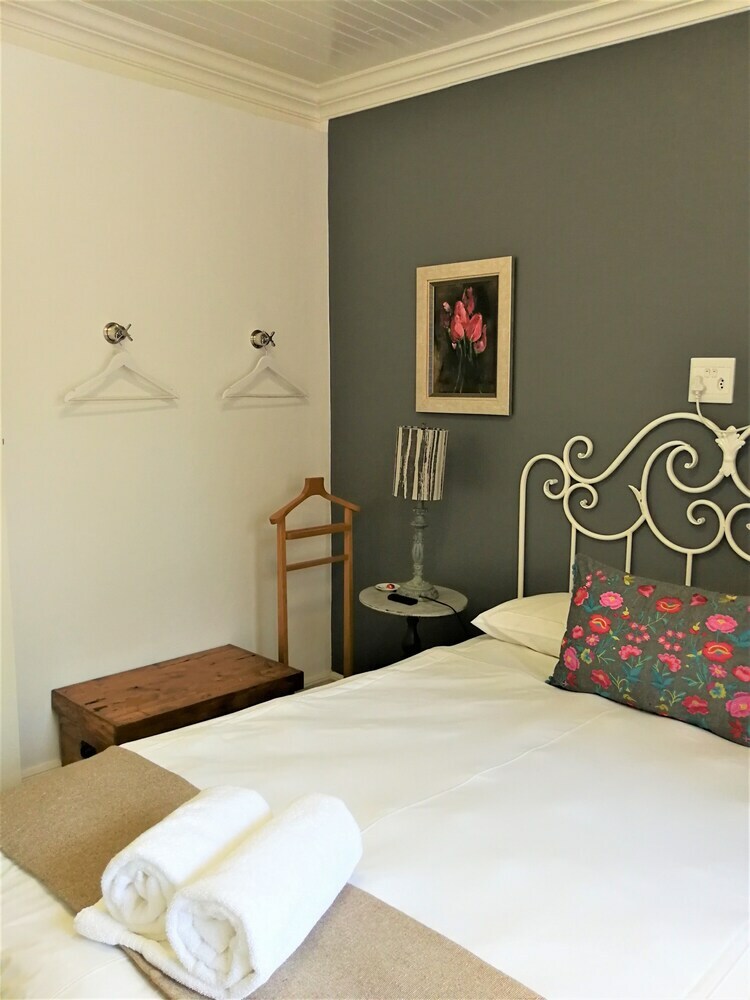 Hostal At 98 On Lynburn Guest House