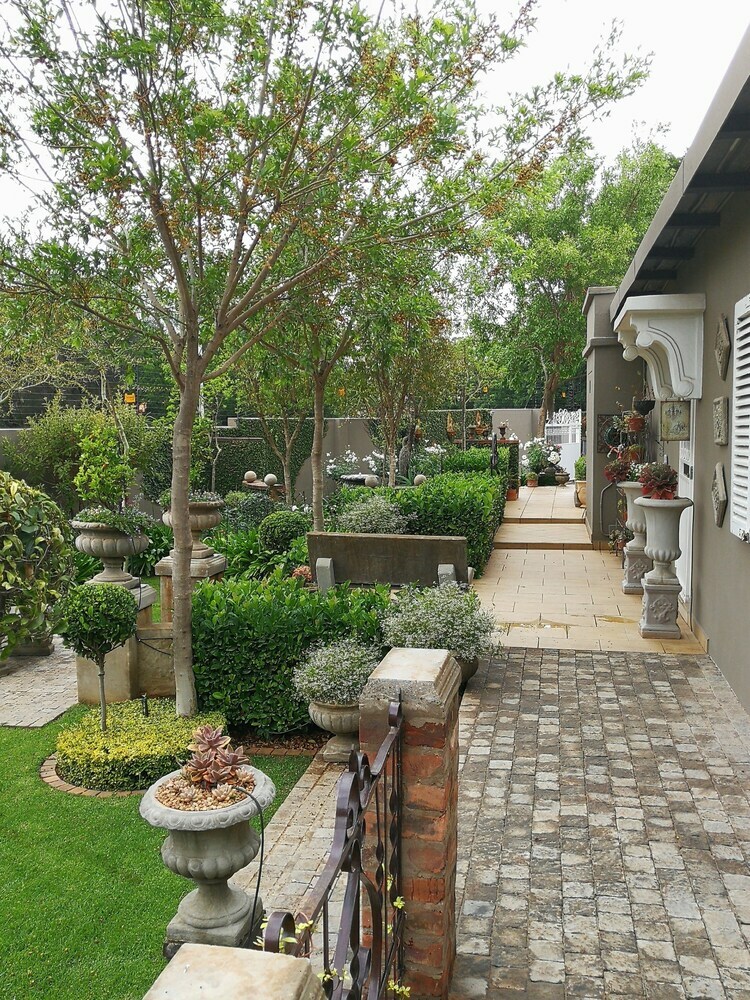 Hostal At 98 On Lynburn Guest House