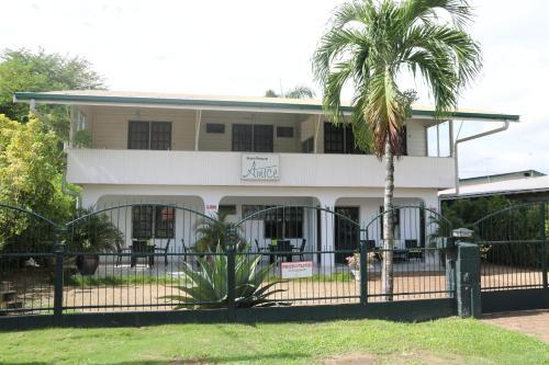 Hostal Guesthouse Amice
