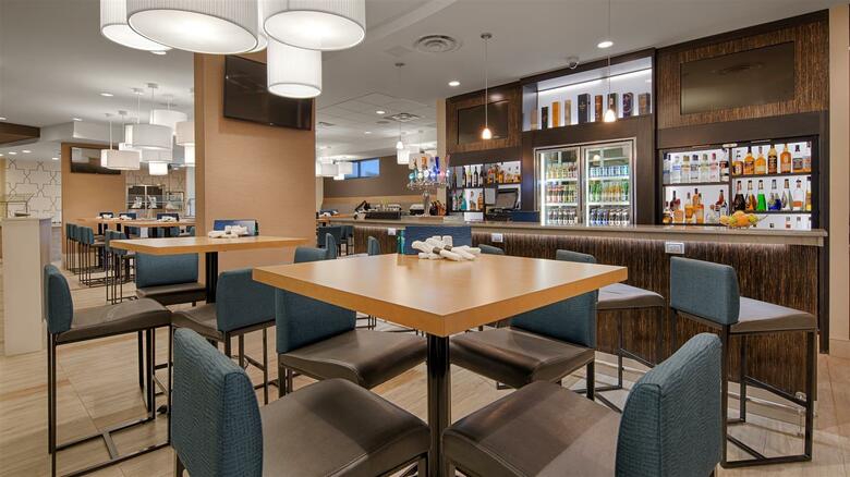 Hotel Best Western Plus Sawridge Suites