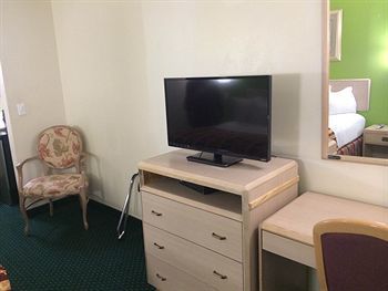 Hotel California Inn & Suites