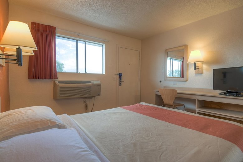 Motel 6 Los Angeles - Baldwin Park