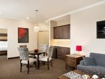 Hotel Days Inn And Suites Lindsay