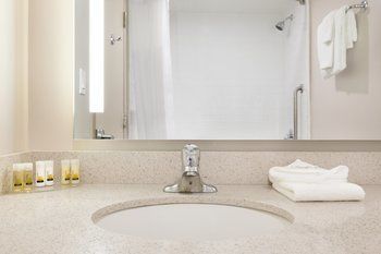 Hotel Days Inn And Suites Lindsay