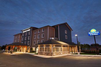 Hotel Days Inn And Suites Lindsay