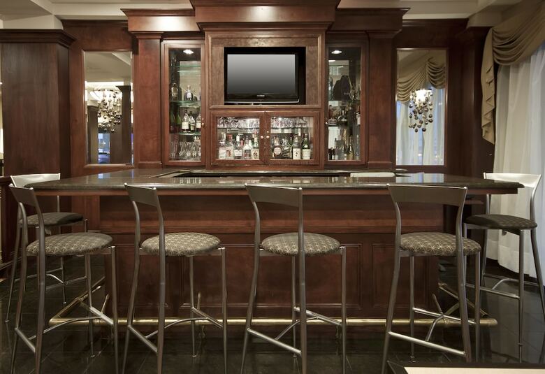 Hotel Comfort Suites At Woodbridge