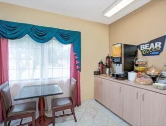 Hotel Lynwood Century Freeway Travelodge