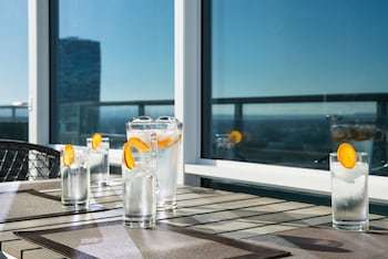Apartamentos Level Furnished Living