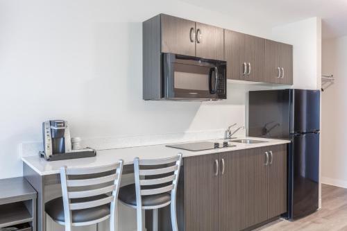 Motel Super 8 By Wyndham Winnipeg East Mb