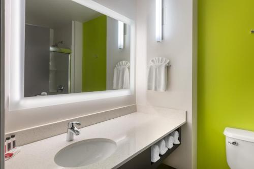 Motel Super 8 By Wyndham Winnipeg East Mb