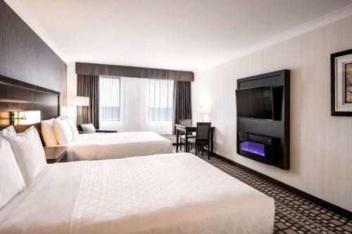 Clarion Hotel & Suites