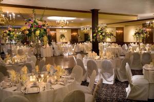 Clarion Hotel At Century House