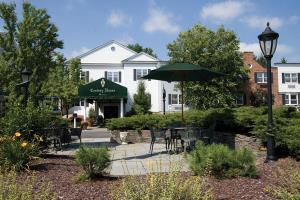 Clarion Hotel At Century House