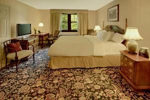 Clarion Hotel At Century House