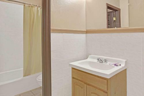 Motel Knights Inn Pine Brook