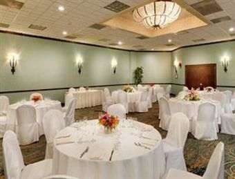 Hotel Ramada Plaza Long Island Macarthur Airport