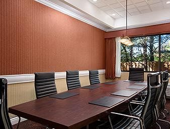 Hotel Ramada Plaza Long Island Macarthur Airport