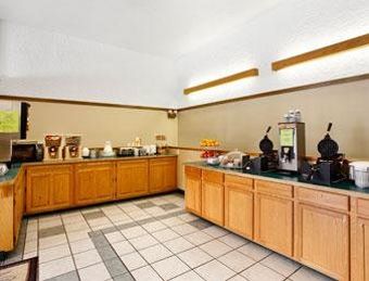 Hotel Super 8 Fargo Airport