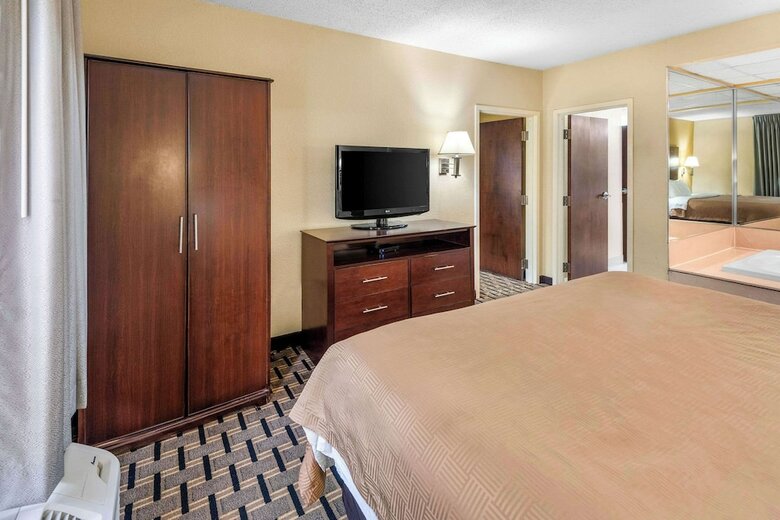 Hotel Clarion Inn & Suites Northwest