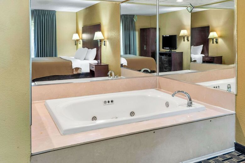 Hotel Clarion Inn & Suites Northwest