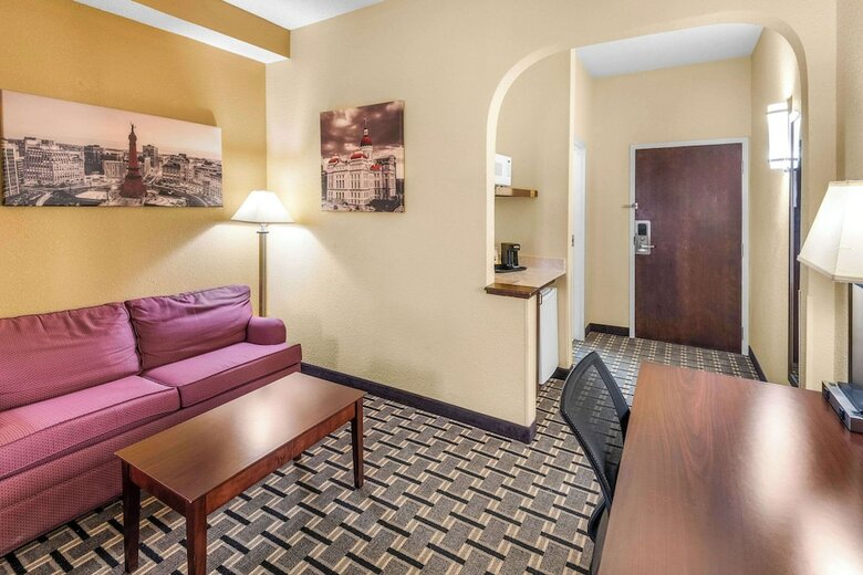 Hotel Clarion Inn & Suites Northwest