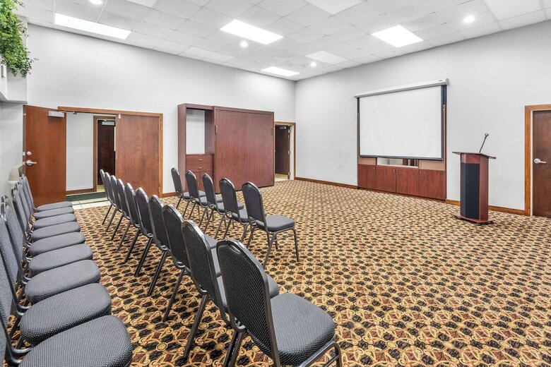 Hotel Clarion Inn & Suites Northwest