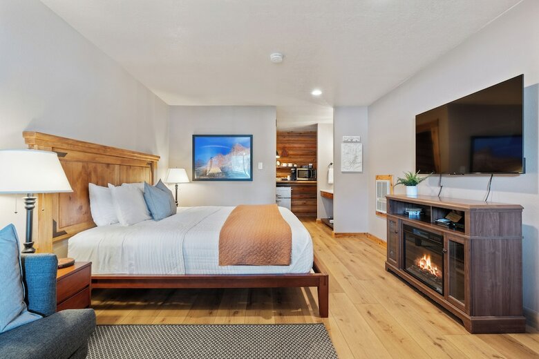 Lodge Duck Creek Village Inn