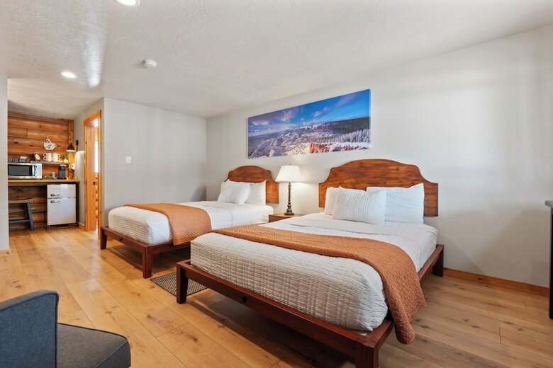 Lodge Duck Creek Village Inn