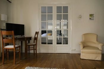 Apartments - Into Paris