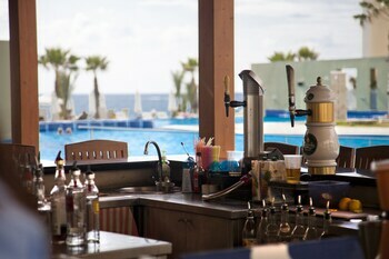Hotel Capital Coast Resort & Spa