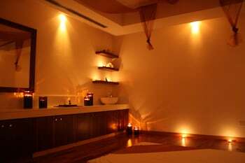 Hotel Capital Coast Resort & Spa