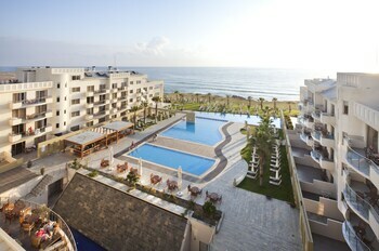 Hotel Capital Coast Resort & Spa