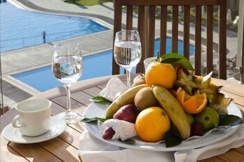 Hotel Capital Coast Resort & Spa