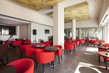 Hotel Capital Coast Resort & Spa