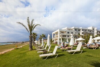 Hotel Capital Coast Resort & Spa