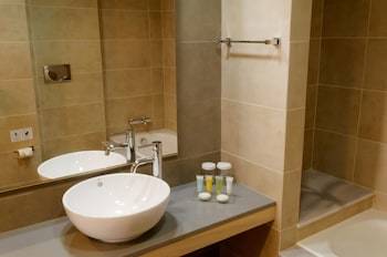 Hotel Capital Coast Resort & Spa