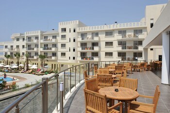 Hotel Capital Coast Resort & Spa