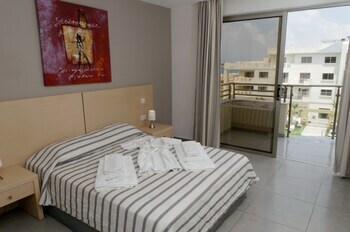 Hotel Capital Coast Resort & Spa