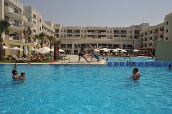 Hotel Capital Coast Resort & Spa