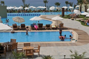 Hotel Capital Coast Resort & Spa