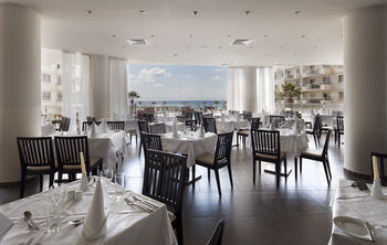 Hotel Capital Coast Resort & Spa