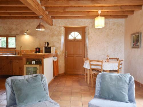 Maison De Vacances - St Alban-auriolles 2