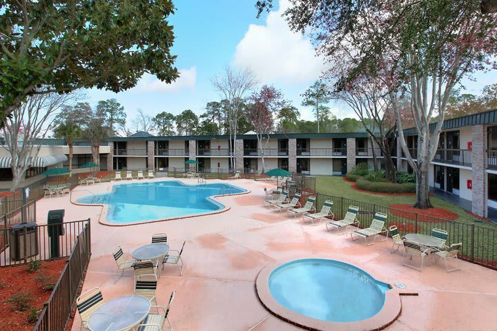 Hotel Ramada Conference Center Jacks