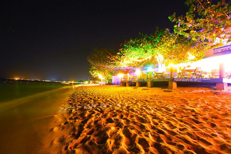 Hotel Travellers Beach Resort