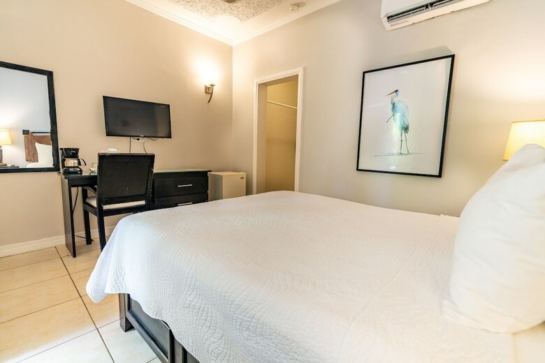 Hotel Travellers Beach Resort