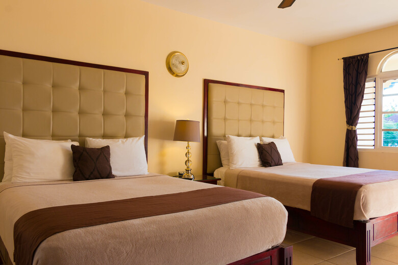 Hotel Travellers Beach Resort